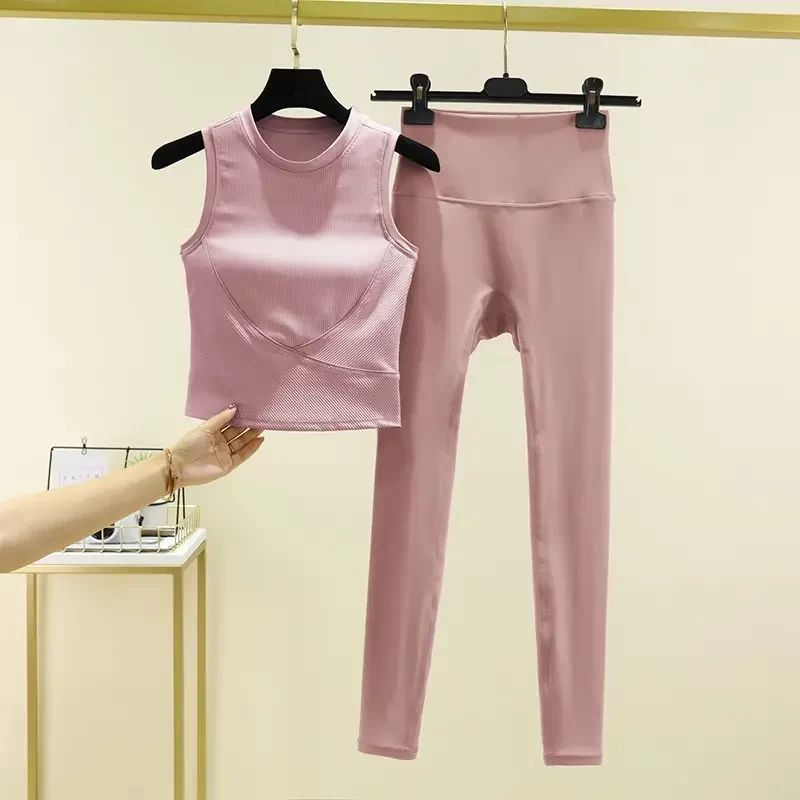 Comfortable yoga pants set, new products from major brands are on the market